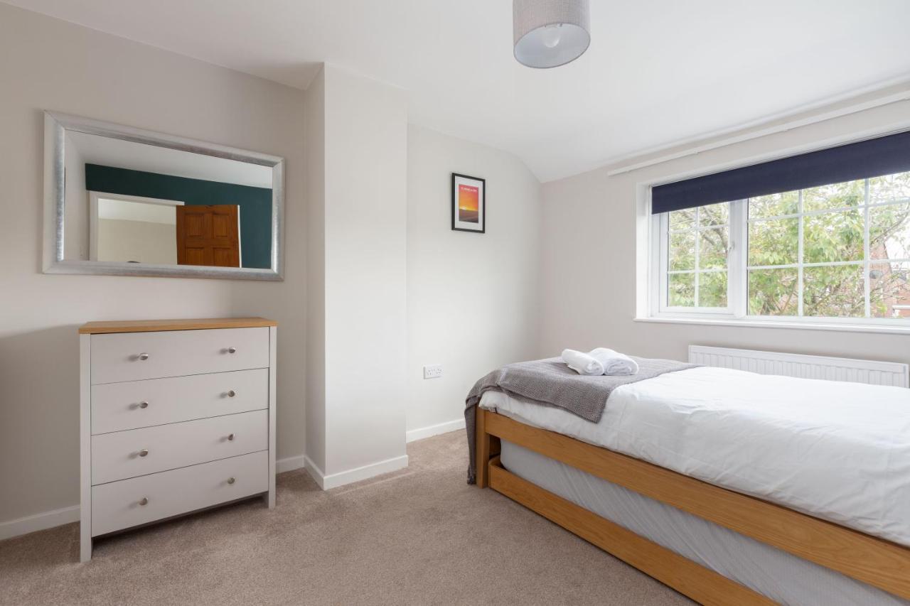 Charles Alexander Short Stay - Moorway House Poulton-le-Fylde Экстерьер фото